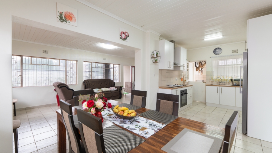 4 Bedroom Property for Sale in Peerless Park Western Cape